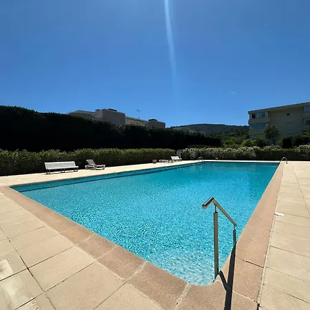 Apartment Calme Et Cosy A Mandelieu-la-Napoule
